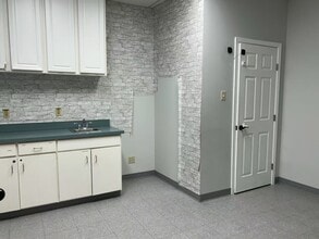 1702 N Collins Blvd, Richardson, TX for lease Building Photo- Image 2 of 4