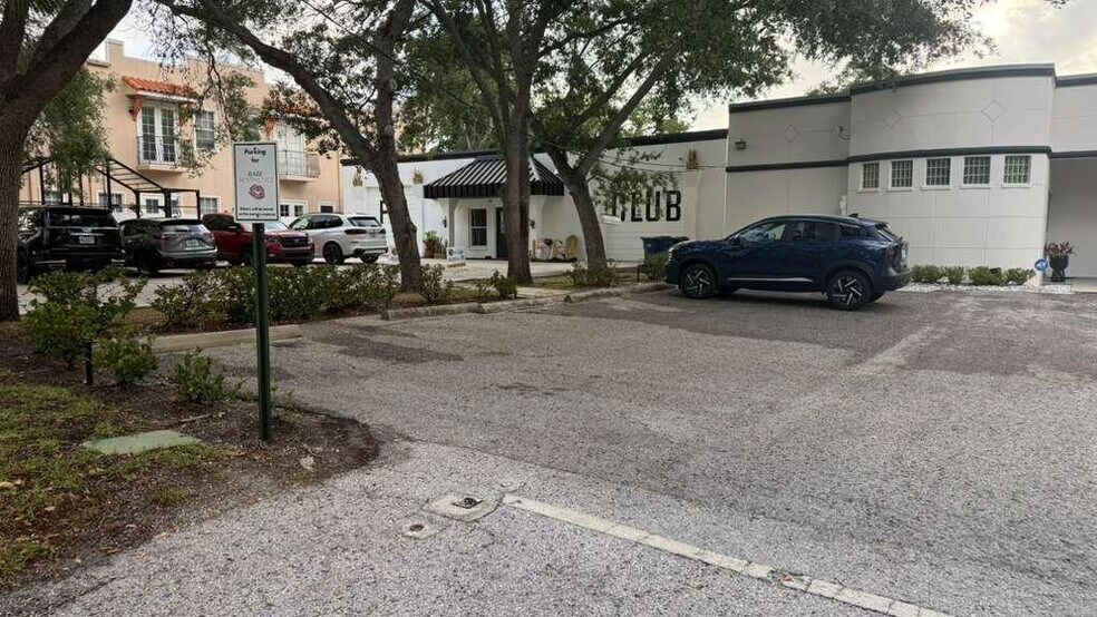 608 S Tampania Ave, Tampa, FL à louer - Photo du bâtiment - Image 3 de 37