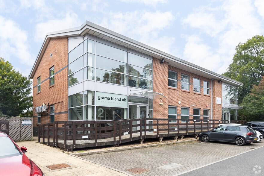 Molly Millars Ln, Wokingham for lease - Primary Photo - Image 1 of 7