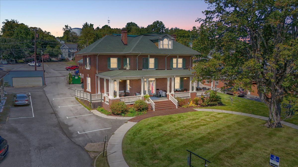 231 W Main St, Abingdon, VA à vendre Photo du bâtiment- Image 1 de 1