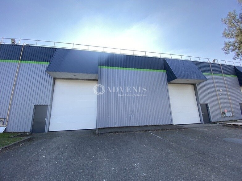 Industrial in Coignières for lease - Building Photo - Image 2 of 12