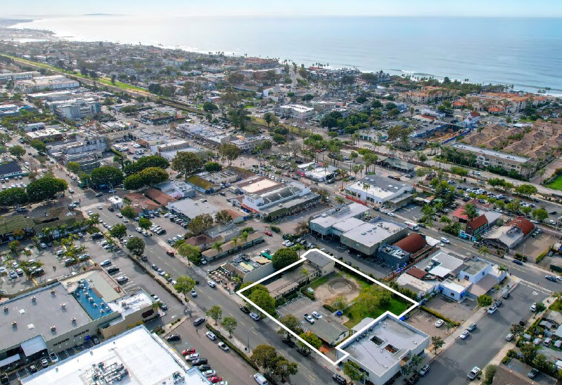 Carlsbad Village Center portfolio of 3 properties for sale on LoopNet.ca - Building Photo - Image 3 of 5