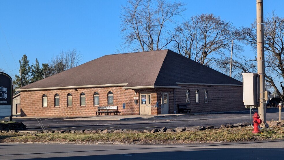 819 E Main St, Crestline, OH à vendre - Photo du bâtiment - Image 1 de 15