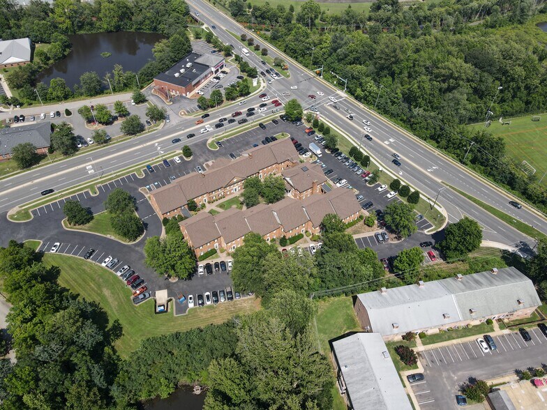 601-623 Emancipation Hwy, Fredericksburg, VA à vendre - Photo du bâtiment - Image 1 de 4