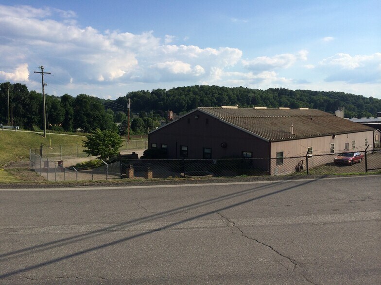 2 11th St, Penn, PA à vendre - Photo du bâtiment - Image 2 de 5