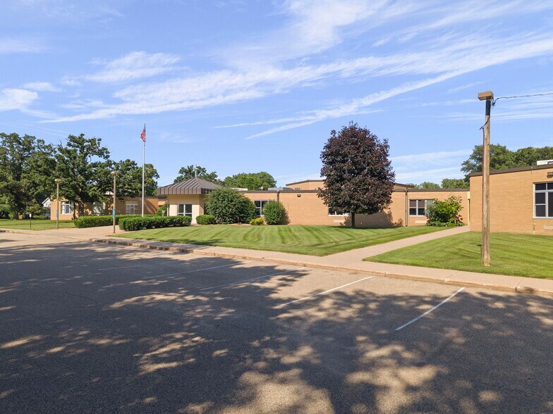 2201 W 108th St, Bloomington, MN à louer - Photo du bâtiment - Image 3 de 19