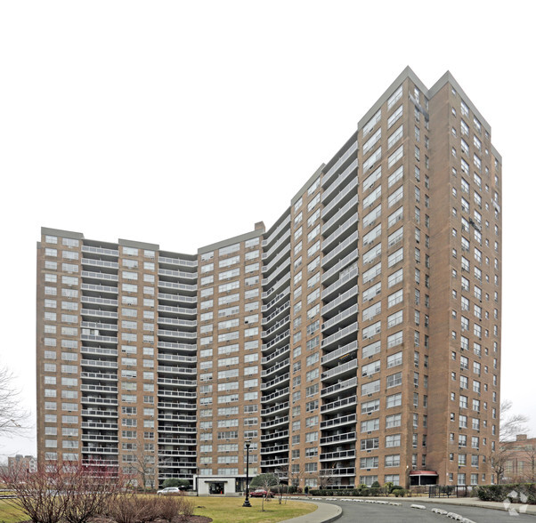 104-20-104-60 Queens Blvd, Forest Hills, NY à vendre - Photo principale - Image 1 de 1