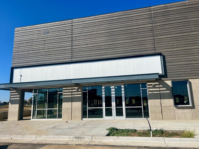 Peoria St & E 23rd Ave, Aurora, CO for lease - Building Photo - Image 1 of 3