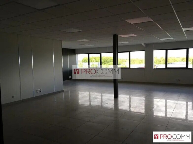 Bureau dans Chartres à louer - Photo du bâtiment - Image 2 de 6