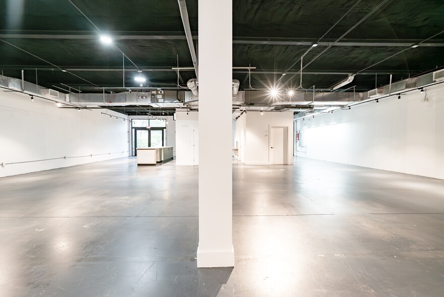 340 NE 61st St, Miami, FL for lease - Building Photo - Image 2 of 8