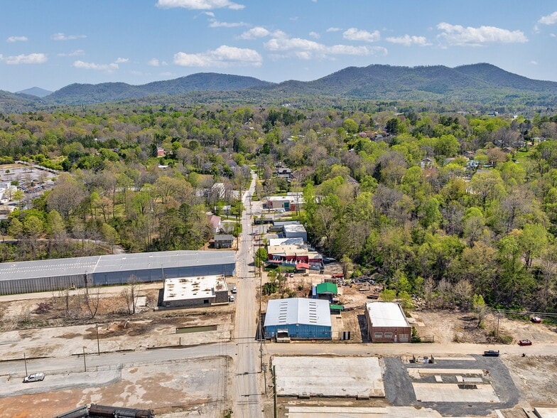 3 Mulvaney St, Asheville, NC à louer - Photo du bâtiment - Image 3 de 4