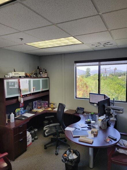 2626 Foothill Blvd, La Crescenta, CA for lease - Interior Photo - Image 3 of 23