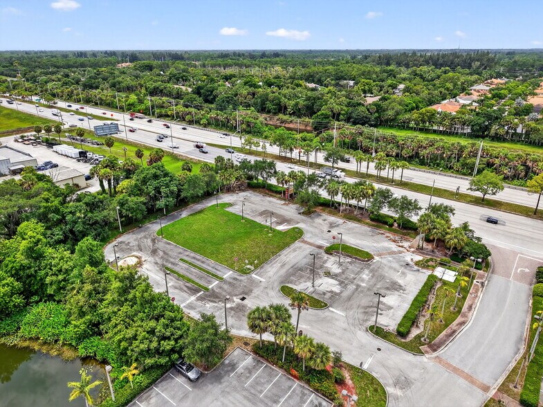 8555 Southern Blvd, West Palm Beach, FL for sale - Building Photo - Image 3 of 15