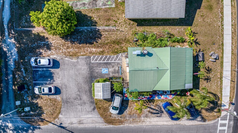 5709 6th St, Zephyrhills, FL à vendre - Photo du bâtiment - Image 3 de 26