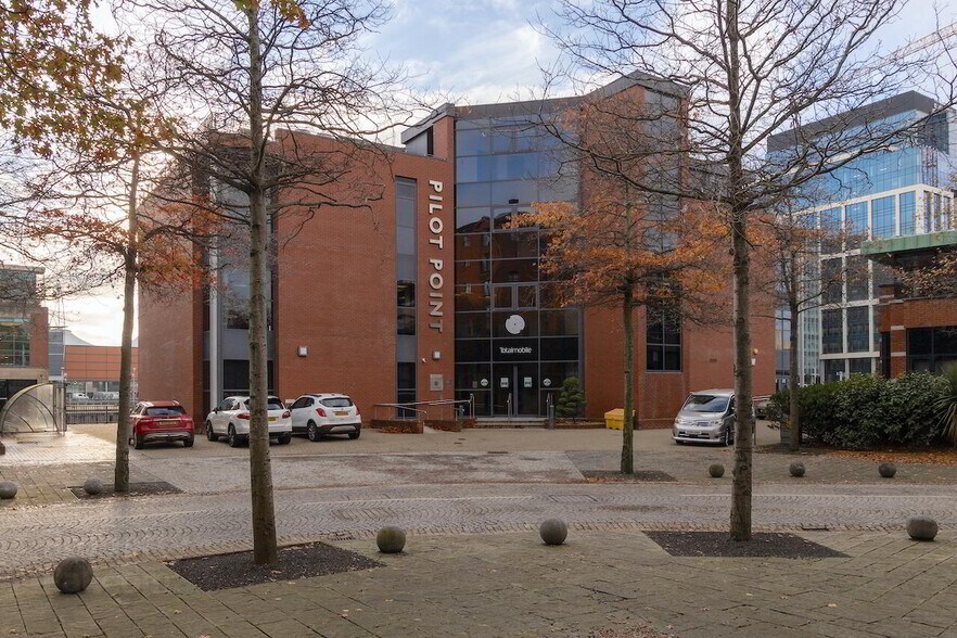 21 Clarendon Rd, Belfast à louer - Photo du bâtiment - Image 2 de 2