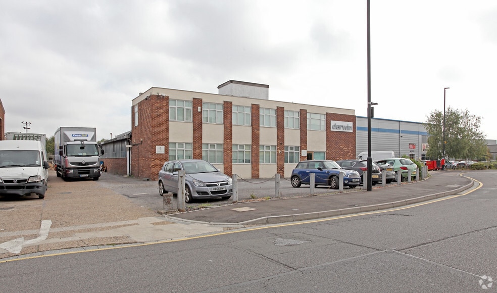 Pier Rd, Feltham for sale - Building Photo - Image 2 of 16