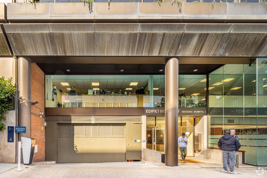 Carrer de Frederic Mompou, 3, Sant Just Desvern, Barcelona for lease - Building Photo - Image 3 of 4