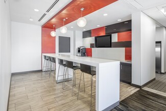 Plus de détails pour 333 SE 2nd Ave, Miami, FL - Cotravail à louer