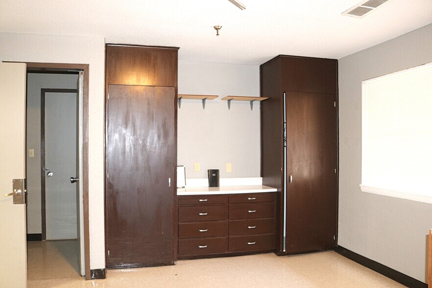 202 W 3rd St, Hale Center, TX à vendre - Photo intérieure - Image 3 de 56