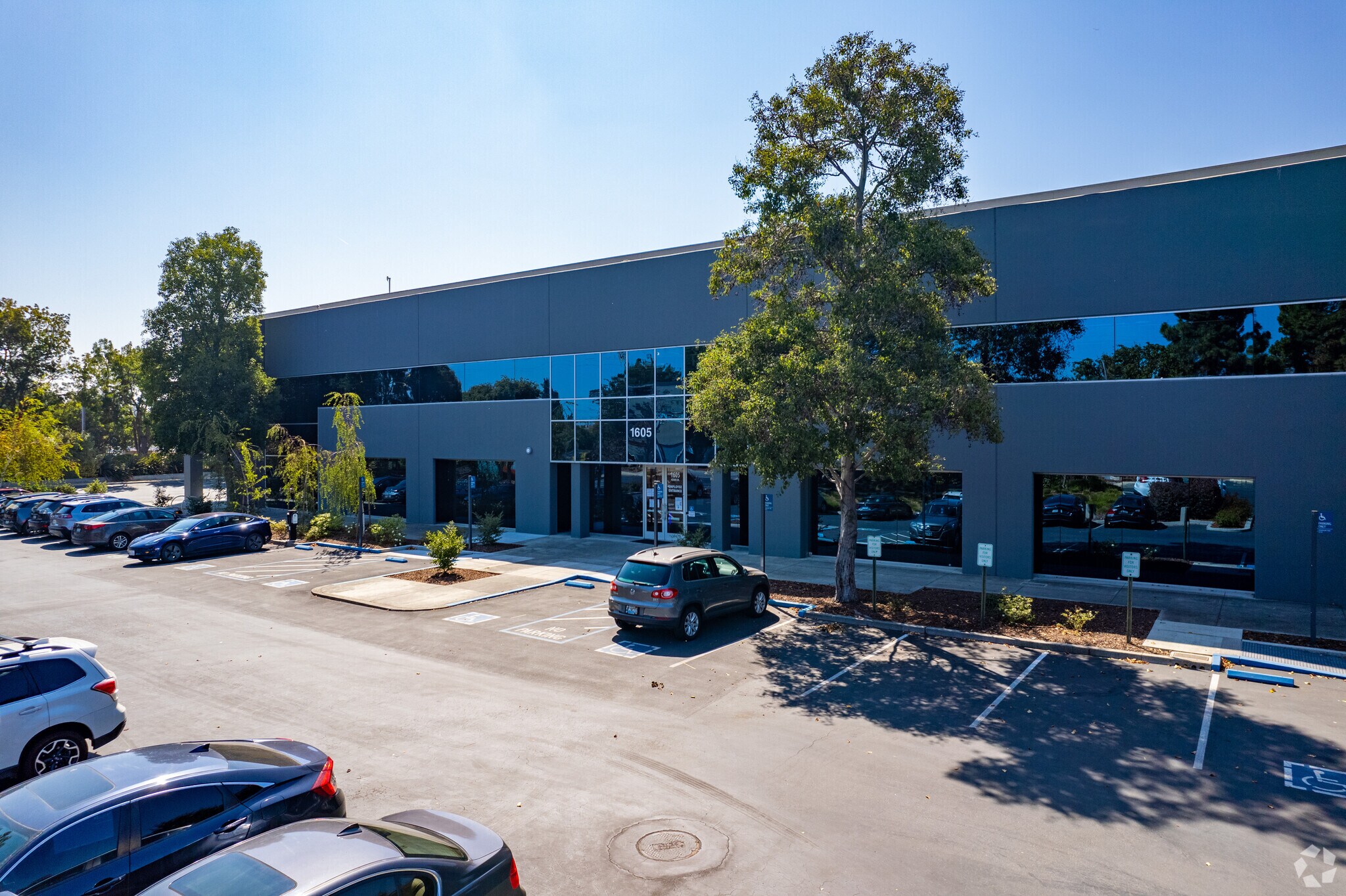 1605 Adams Dr, Menlo Park, CA for lease Building Photo- Image 1 of 5