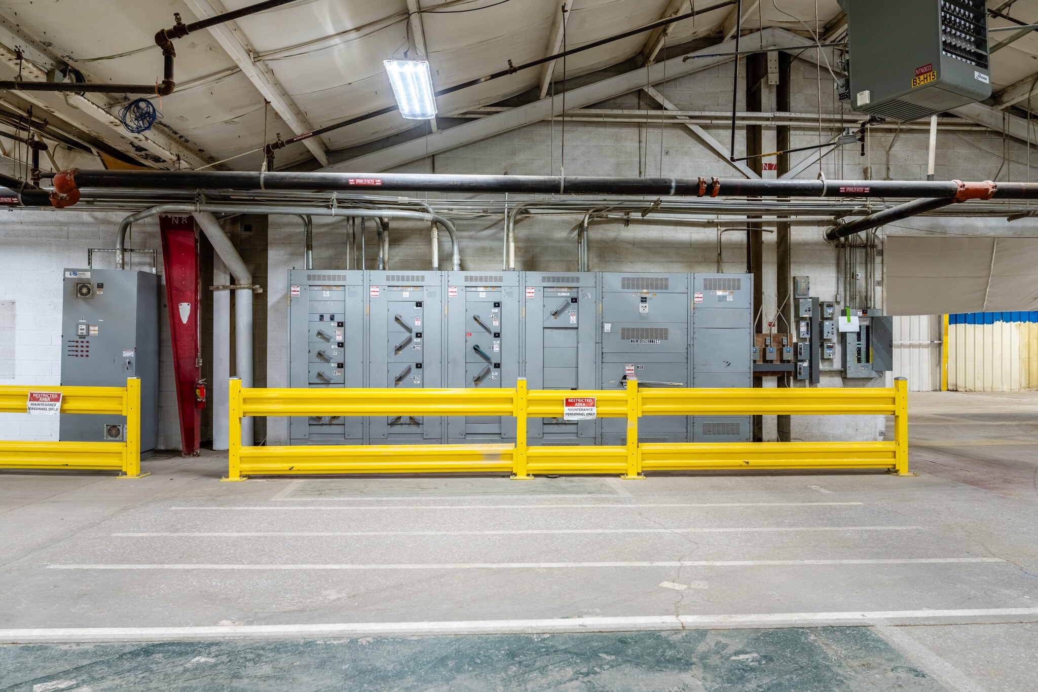 900 S Meridian Rd, Newton, KS for lease Interior Photo- Image 1 of 5