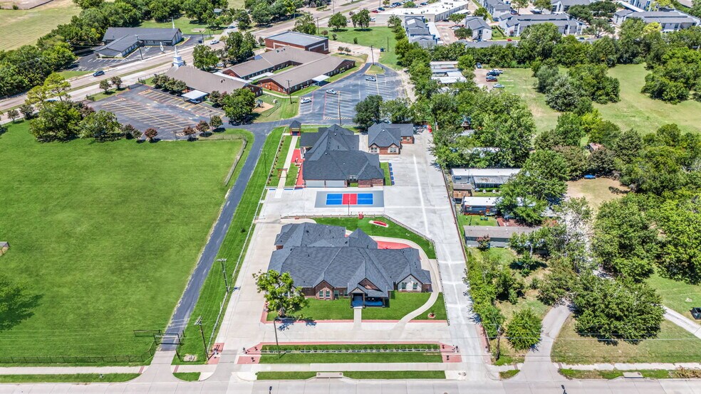 703 E Oates Rd, Garland, TX à vendre - Photo du bâtiment - Image 2 de 49