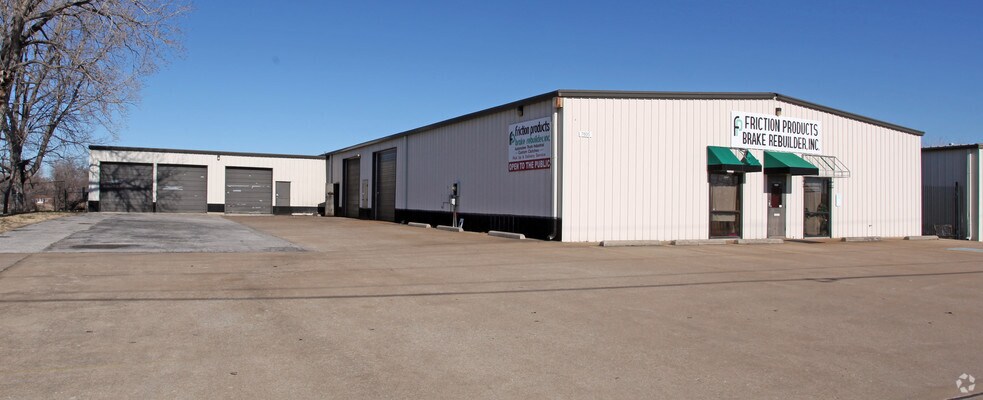 7605 E 11th St, Tulsa, OK for sale - Primary Photo - Image 1 of 4