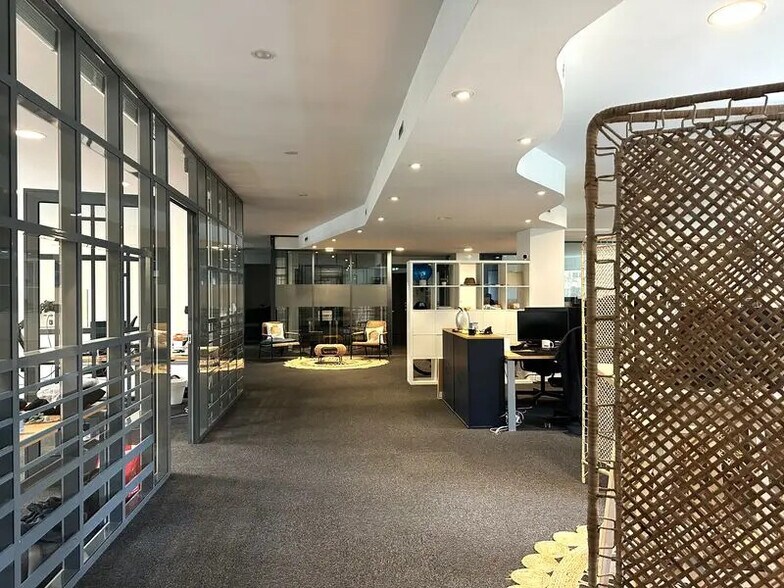 Bureau dans Lyon à louer - Photo du bâtiment - Image 2 de 9