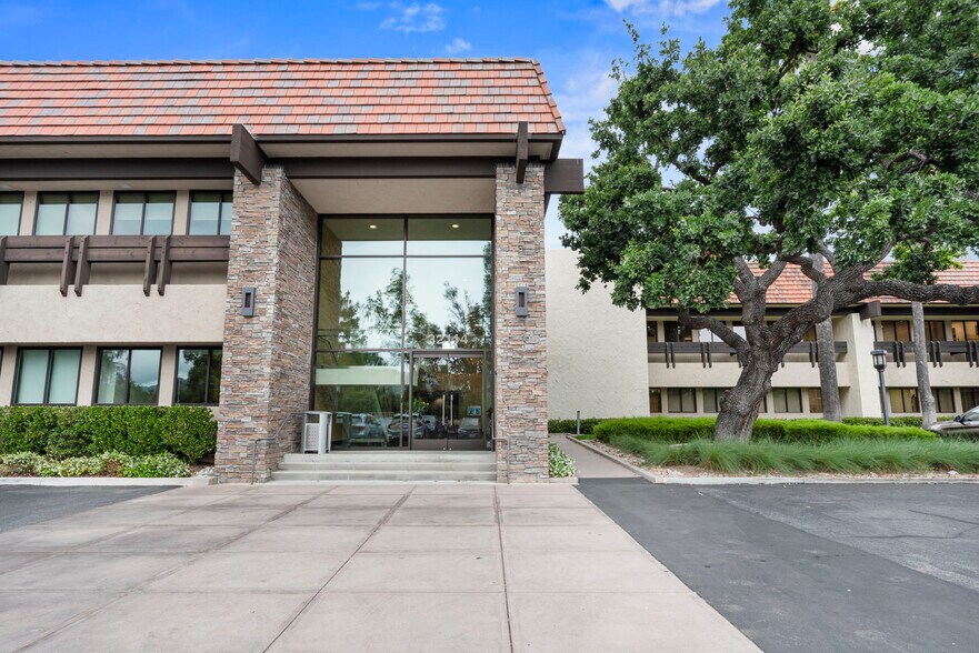 32144 Agoura Rd, Westlake Village, CA à louer - Photo principale - Image 2 de 7