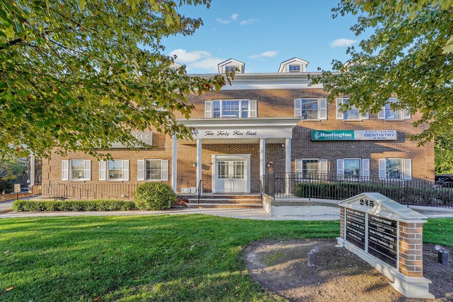 245 E Main St, Ramsey, NJ à louer - Photo du bâtiment - Image 1 de 6