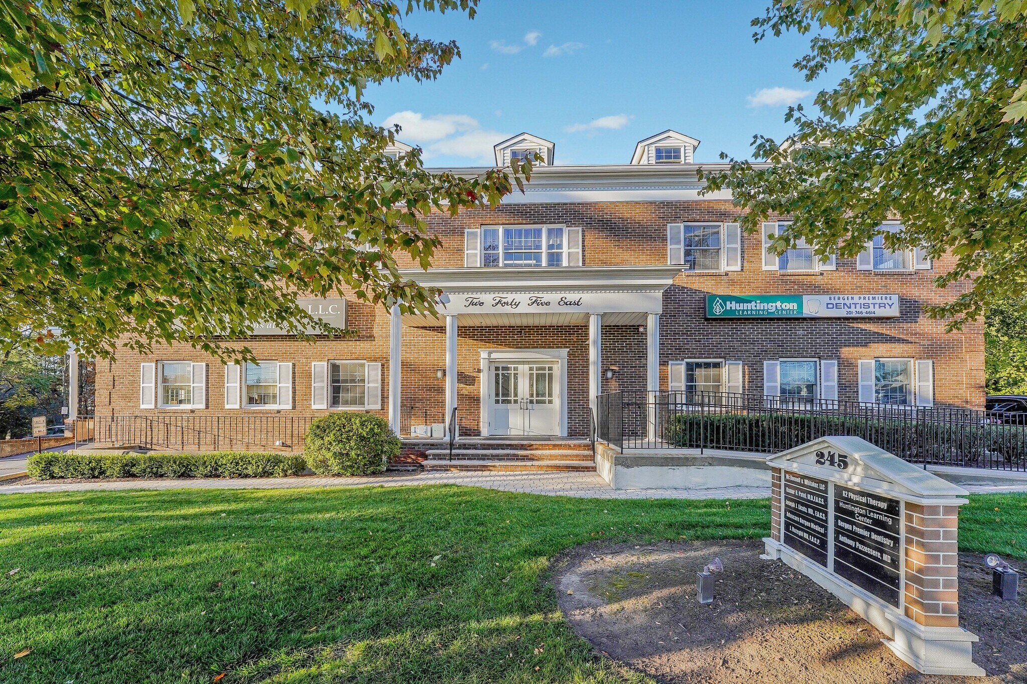 245 E Main St, Ramsey, NJ à louer Photo du bâtiment- Image 1 de 7