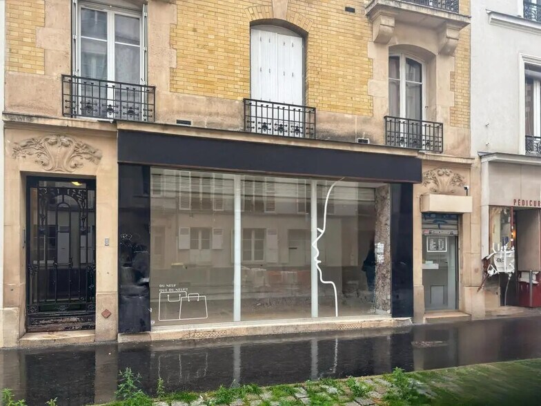 Retail in Paris for lease - Building Photo - Image 1 of 7