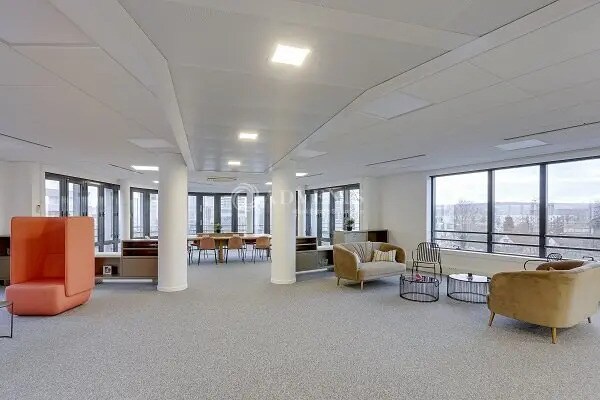 Office in Rueil-Malmaison for lease - Building Photo - Image 3 of 12