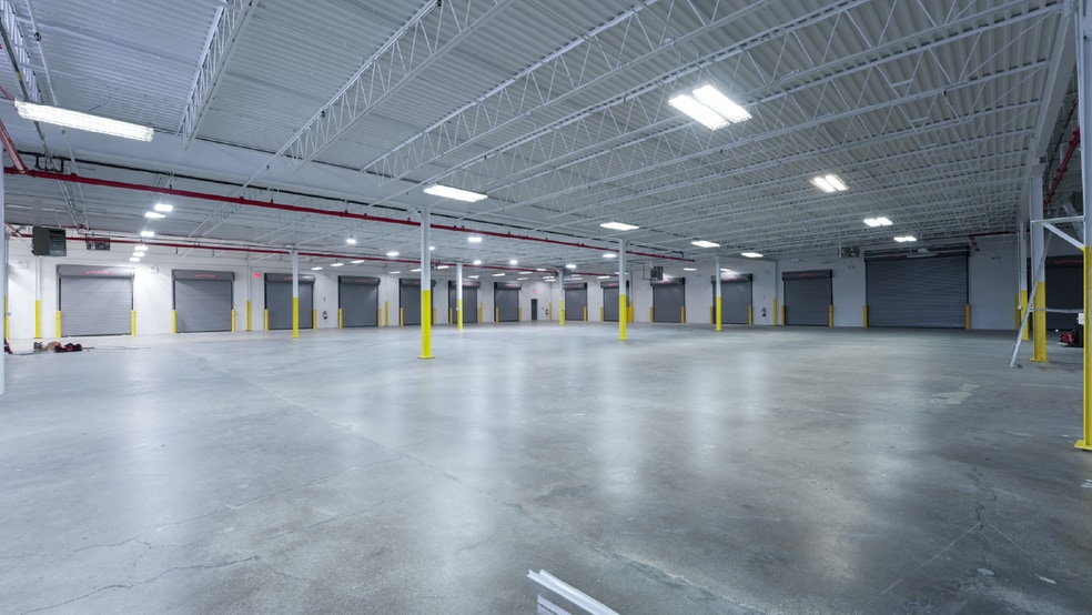 34-52 Laurel Hill Blvd, Maspeth, NY for lease - Interior Photo - Image 3 of 4