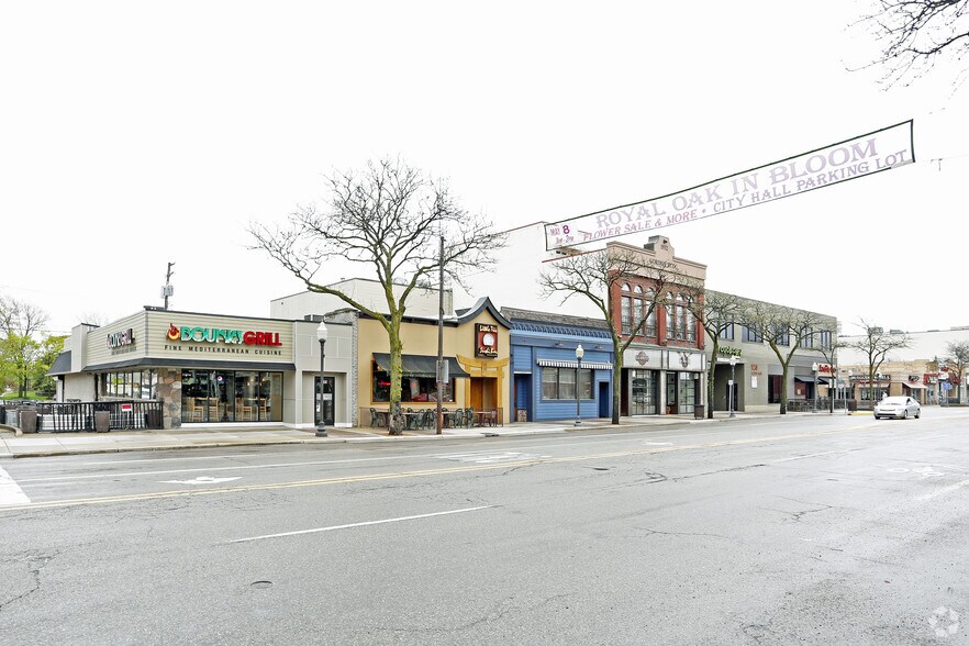 107 S Main St, Royal Oak, MI à louer - Photo du bâtiment - Image 3 de 5