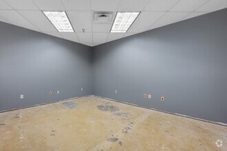 7920 Elmbrook Dr, Dallas, TX for lease Interior Photo- Image 2 of 3