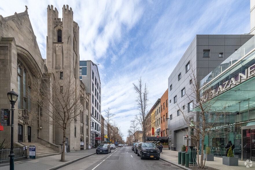 315 W 46th St, New York, NY for sale - Building Photo - Image 2 of 5