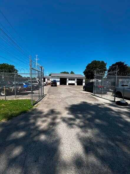 1640 Evangeline St, London, ON à vendre - Photo du bâtiment - Image 3 de 6