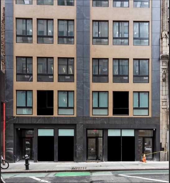 203-205 W 38th St, New York, NY for lease - Building Photo - Image 2 of 12