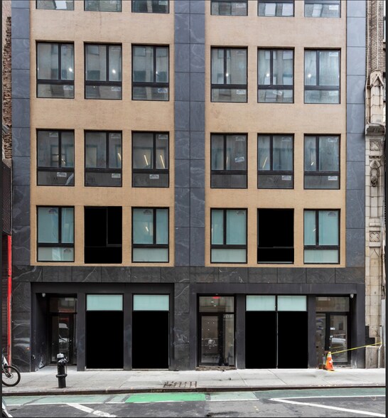 203-205 W 38th St, New York, NY à louer - Photo du bâtiment - Image 2 de 12
