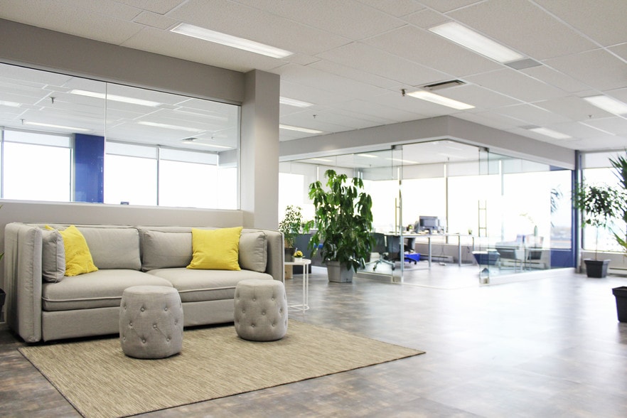 7575 Rte Transcanadienne, Montréal, QC à louer - Photo intérieure - Image 2 de 15