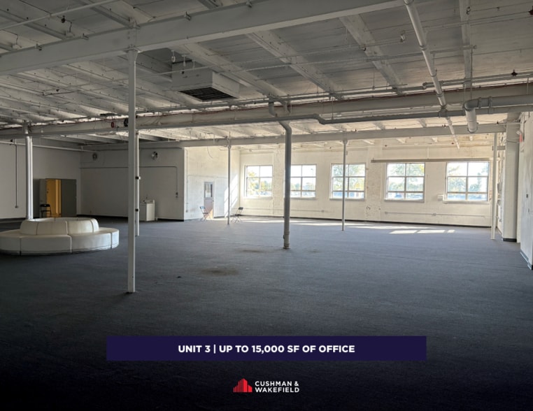 500 Grumman Rd W, Bethpage, NY à louer - Photo intérieure - Image 2 de 7