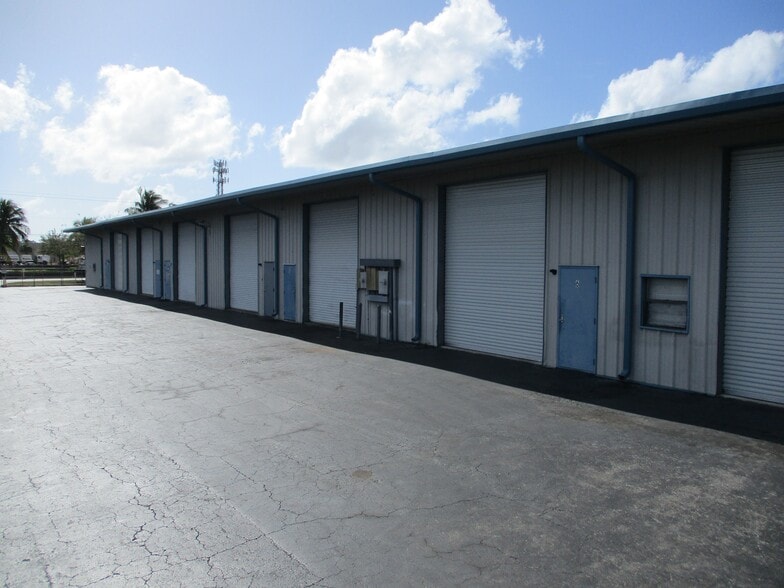 3673 Prospect Ave, Naples, FL for lease - Building Photo - Image 2 of 8