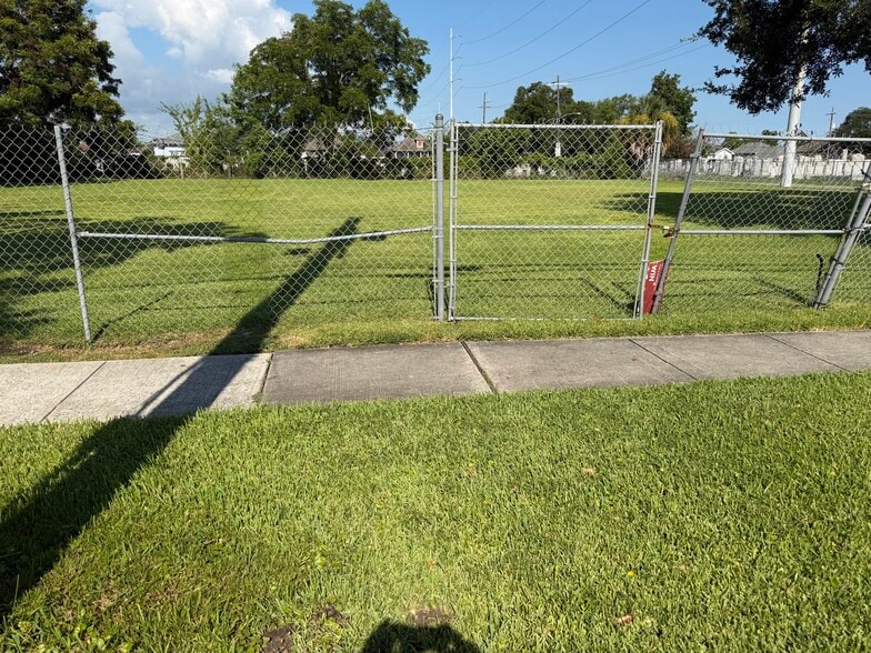 4338 Elysian Fields Ave, New Orleans, LA for sale - Building Photo - Image 2 of 10