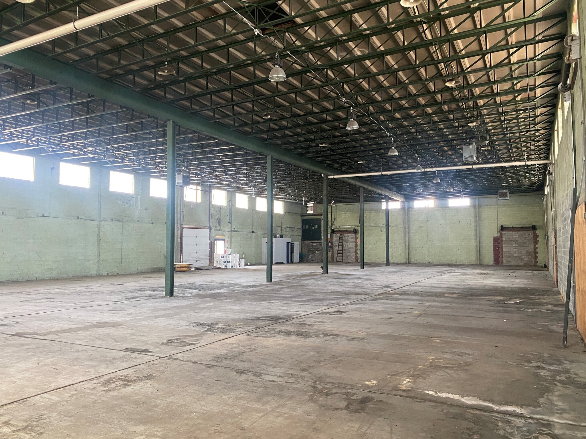 195 Freight St, Waterbury, CT for sale Interior Photo- Image 1 of 11