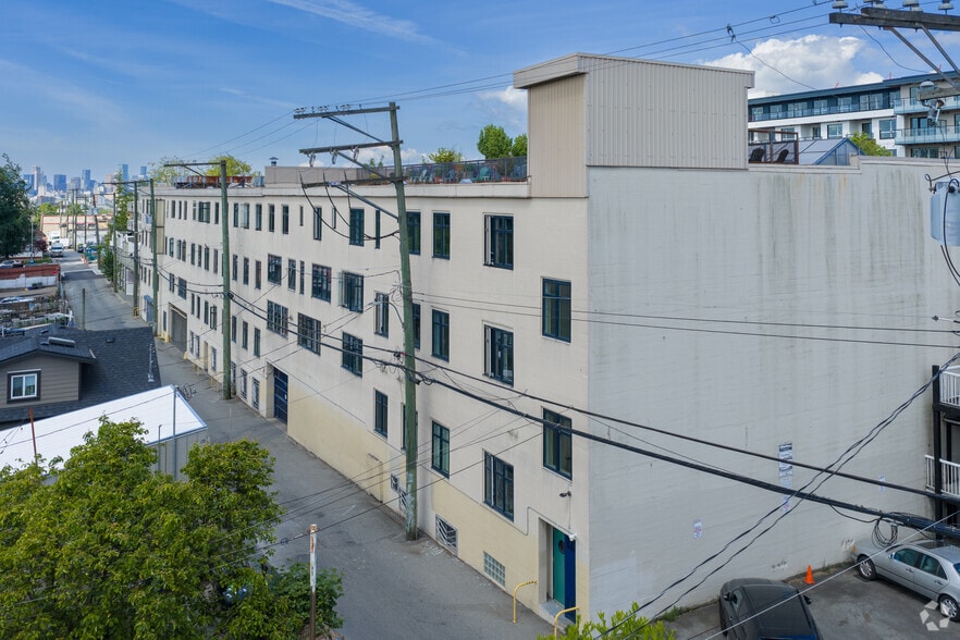 2522-2572 Hastings St, Vancouver, BC for sale - Building Photo - Image 3 of 4