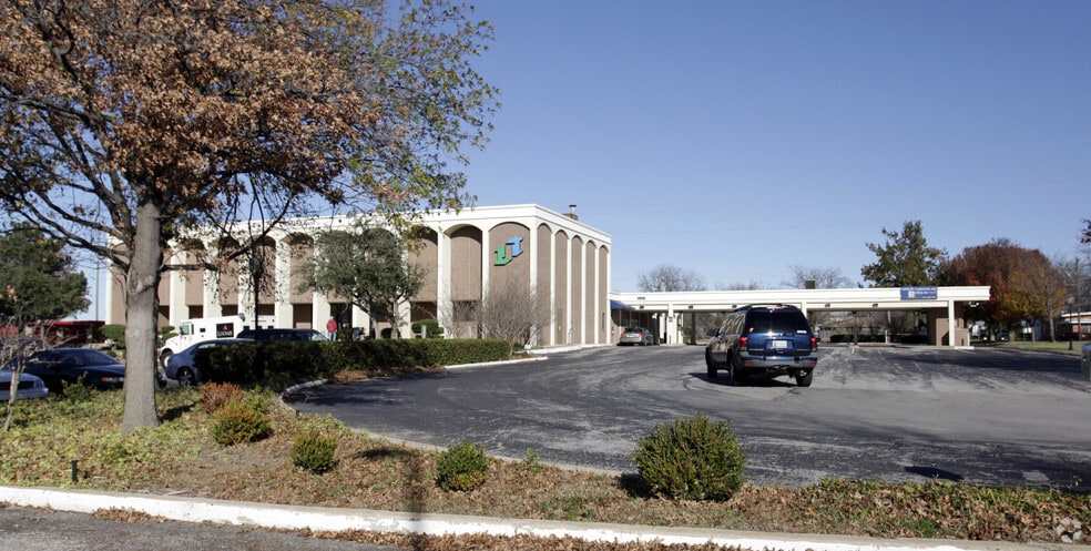 5100 NW 10th St, Oklahoma City, OK for sale - Primary Photo - Image 1 of 3