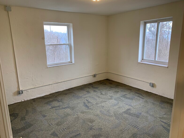 620 Versailles Ave, McKeesport, PA à vendre - Photo intérieure - Image 3 de 33