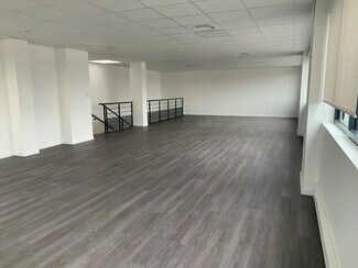 Plus de détails pour Local d'activités à louer