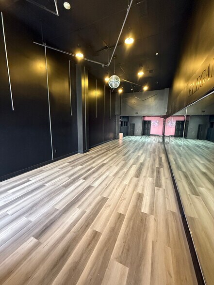 930 S Robertson Blvd, Los Angeles, CA à louer - Photo du bâtiment - Image 2 de 7